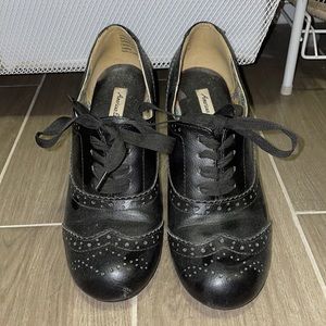 American Eagle Black Oxford Heels